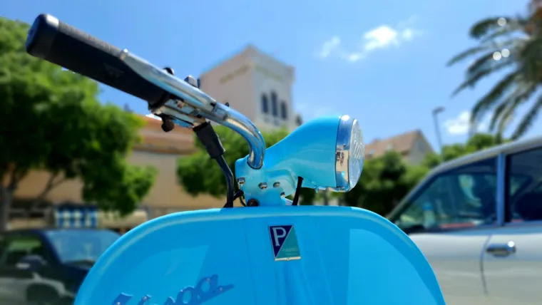 Spektakularni oldtimeri okupirali Makarsku rivu: Pogledajte kakvi ljepotani su se mogli u nedjelju razgledati tik uz more