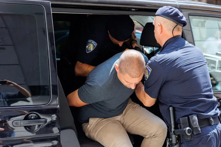 Ovo su tipovi osumnjičeni za postavljanje bombi u Rijeci, priveli su ih na ispitivanje: 'Tražili su milijune'