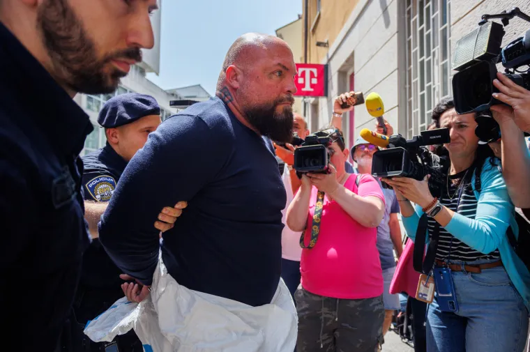 Ovo su Hrvat i Nijemac, bombaši osumnjičeni za niz eksplozija u Rijeci: Pogledajte fotografije privođenja
