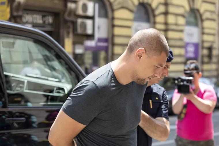 Ovo su Hrvat i Nijemac, bombaši osumnjičeni za niz eksplozija u Rijeci: Pogledajte fotografije privođenja