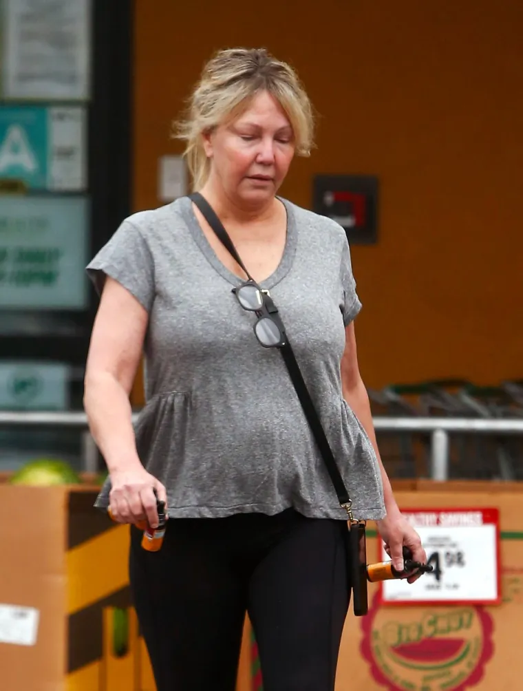 Najpoznatija je po ulozi Sammy Jo Carrington u planetarno poznatoj sapunici &apos;&apos;Dinastija&apos;&apos; koja se emitirala u 80-ima. Njezini privatni problemi odrazili su se i na uspjeh na poslu, pa se tako u posljednjem desetljeću pojavila samo u nekim epizodnim ulogama serija i u filmovima B produkcije. Nekad je bila jedna od najplaćenijih glumica i modela, pa je tako stekla bogatstvo koje se procjenjuje na više od 157 milijuna kuna. 