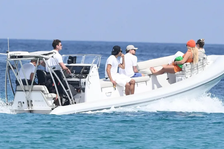 DiCaprio potpalio ma&scaron;tu obožavateljica učestalim druženjem s biv&scaron;om Bradleyja Coopera: Ima li tu ne&scaron;to vi&scaron;e?