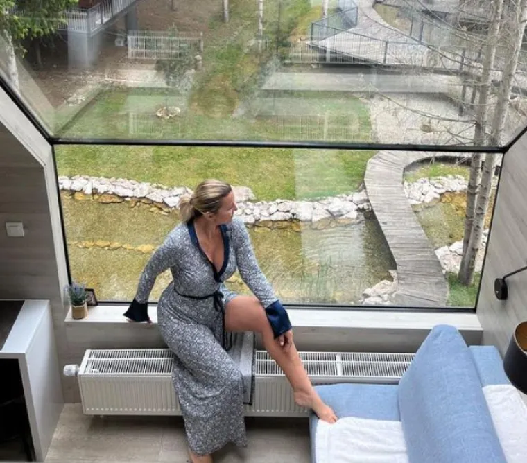 Snježana Schillinger zna svoj najjači adut, i spremno ga pokazuje gdje god da ide: Vitke i zategnute noge je šteta kriti