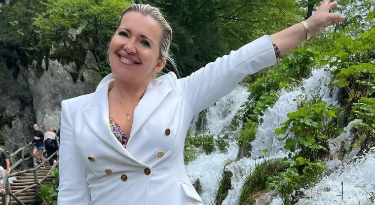Snježana Schillinger zna svoj najjači adut, i spremno ga pokazuje gdje god da ide: Vitke i zategnute noge je šteta kriti