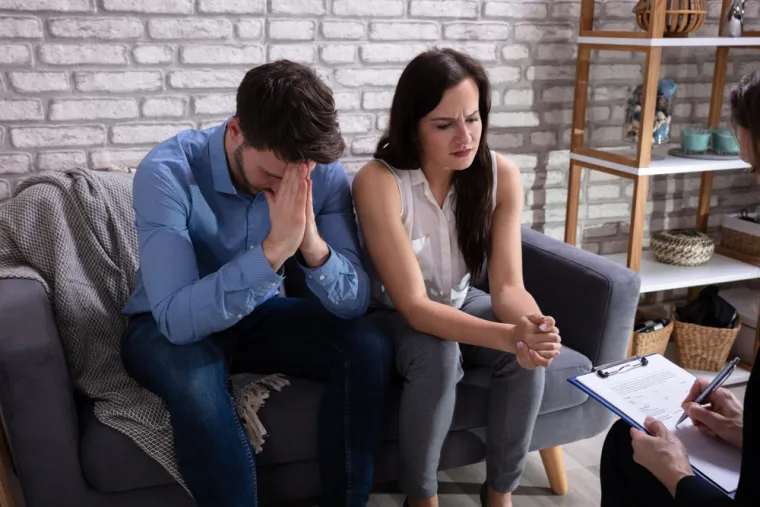 Uključite se opet u &quot;rituale veze&quot;: Ako niste pratili redovite rituale koje imate sa partnerom možda je vrijeme da ih ponovo uvedete. Redovni izlasci, zajednički obroci ili angažiranje u aktivnostima koje su važne za vas oboje mogu se suprotstaviti tihom odbacivanju.