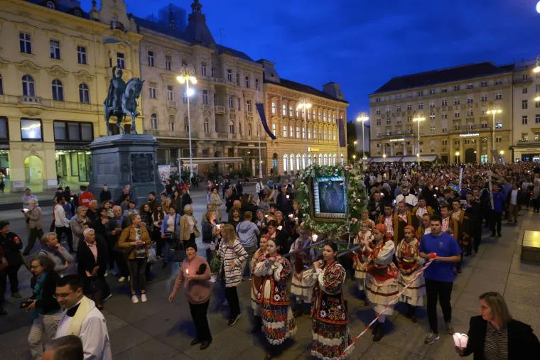 Pogledajte procesiju Majke Božje od Kamenitih vrata. Znate li njezinu legendu?