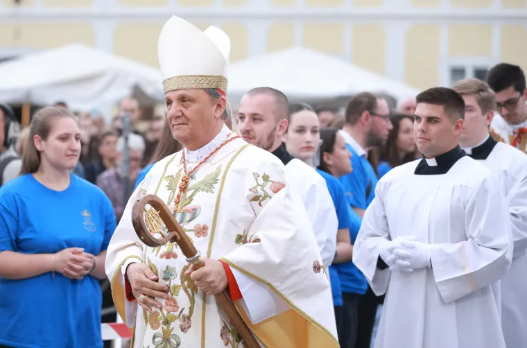 Pogledajte procesiju Majke Božje od Kamenitih vrata. Znate li njezinu legendu?