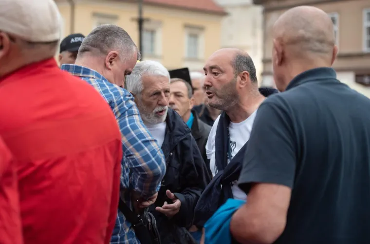 Vjernici se sukobili s bubnjarima na zagrebačkom Dolcu: Situacija je u jednom trenutku eskalirala