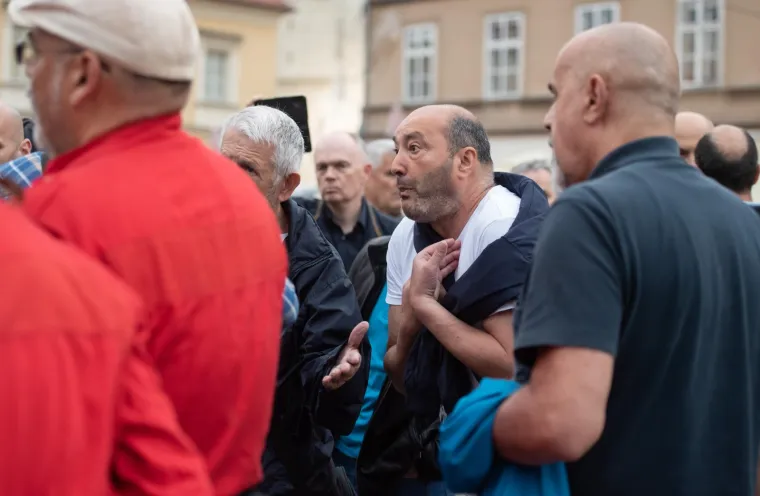 Vjernici se sukobili s bubnjarima na zagrebačkom Dolcu: Situacija je u jednom trenutku eskalirala