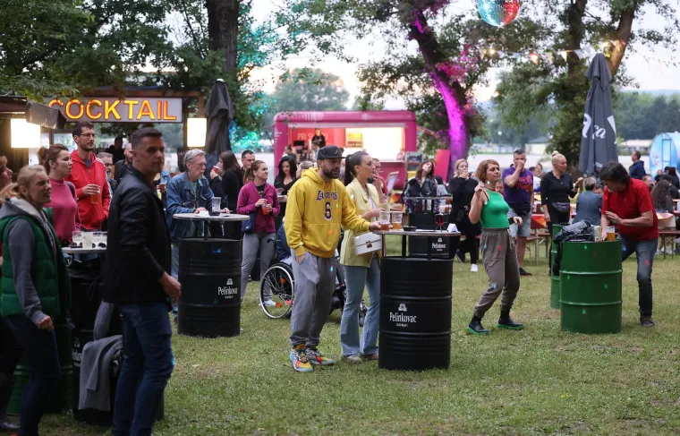 Razigrano, opušteno, šareno na zagrebačkom Jarunu: Zakotrljao se sedmi Food Truck Festival!