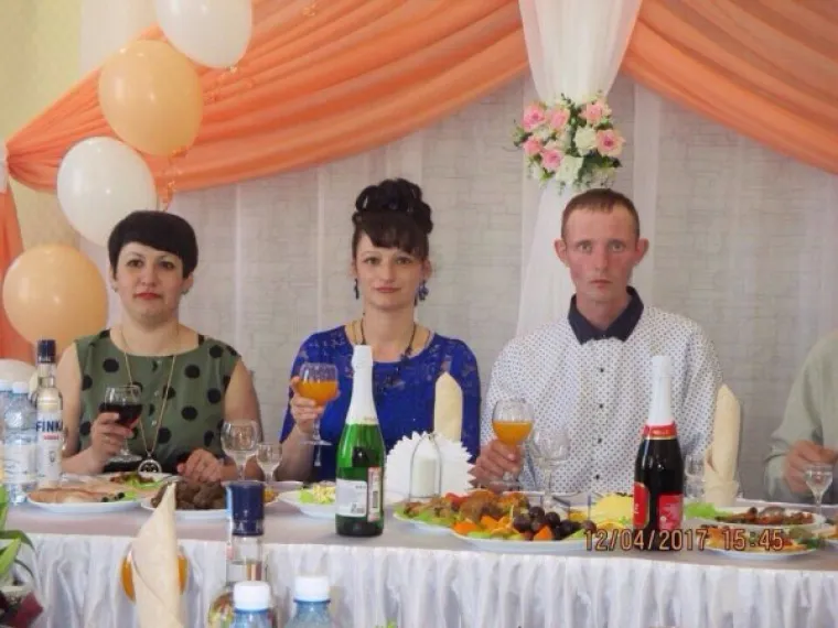 Oni se uzeli, mi se oduzeli: Ove svadbene fotografije izazivaju red smijeha, red zgražanja, red nevjerice