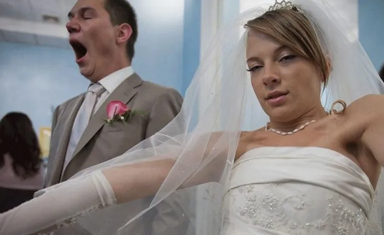 Oni se uzeli, mi se oduzeli: Ove svadbene fotografije izazivaju red smijeha, red zgražanja, red nevjerice