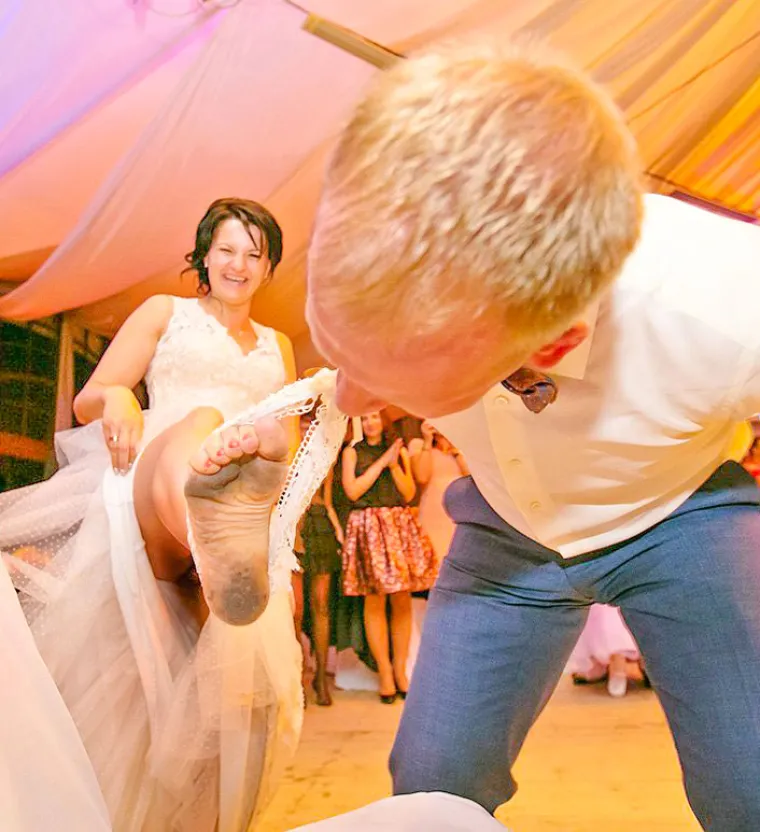 Oni se uzeli, mi se oduzeli: Ove svadbene fotografije izazivaju red smijeha, red zgražanja, red nevjerice