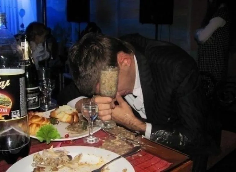 Oni se uzeli, mi se oduzeli: Ove svadbene fotografije izazivaju red smijeha, red zgražanja, red nevjerice