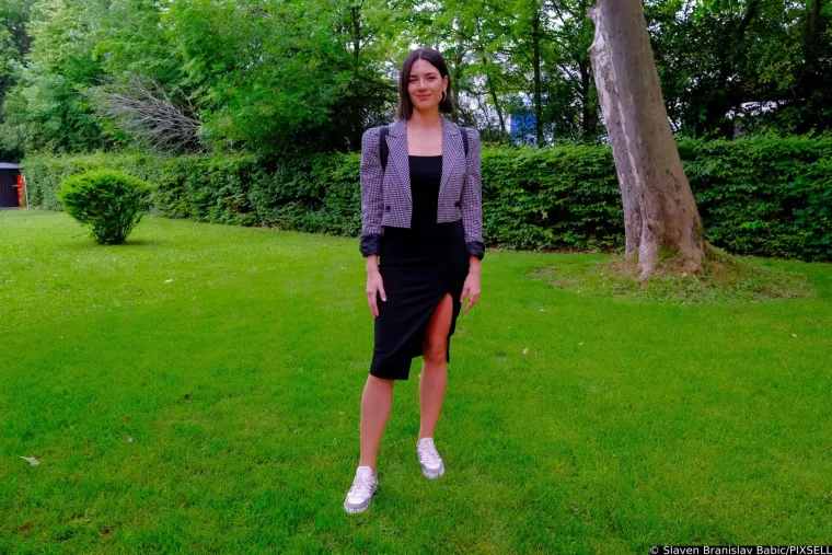 Dame u zelenom ukrale &scaron;ou: Lidija Bačić u&scaron;etala sa psom na party, ali daleko od toga da je jedina u koju se gledalo