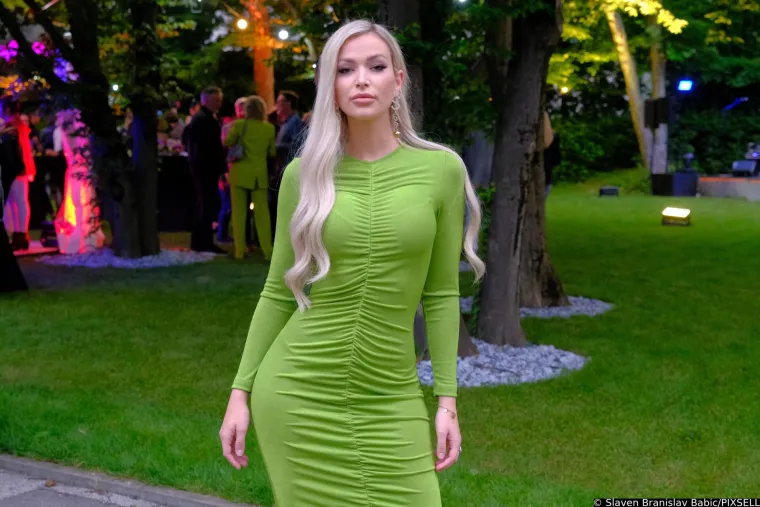 Dame u zelenom ukrale &scaron;ou: Lidija Bačić u&scaron;etala sa psom na party, ali daleko od toga da je jedina u koju se gledalo