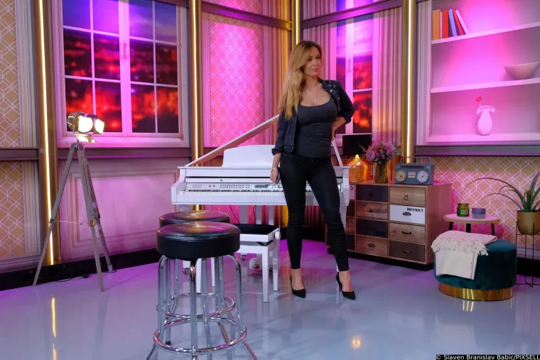 Dame u zelenom ukrale &scaron;ou: Lidija Bačić u&scaron;etala sa psom na party, ali daleko od toga da je jedina u koju se gledalo