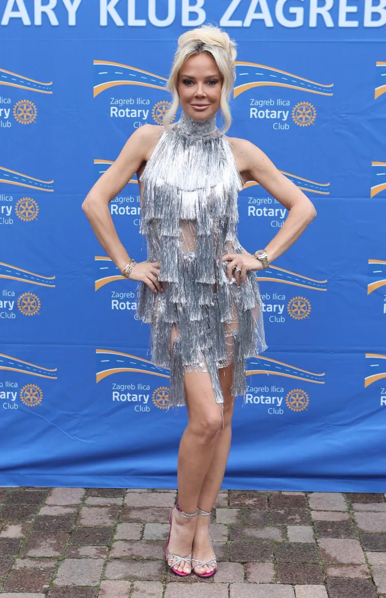 &Scaron;uputica blistala u 'wow' haljini, a Frano Ridjan &scaron;okirao - uopće ne liči na sebe