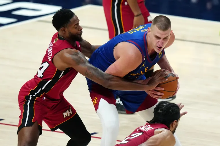 Pogledajte kadrove spektakla u Denveru, svi su gledali u sasvim posebne djevojke