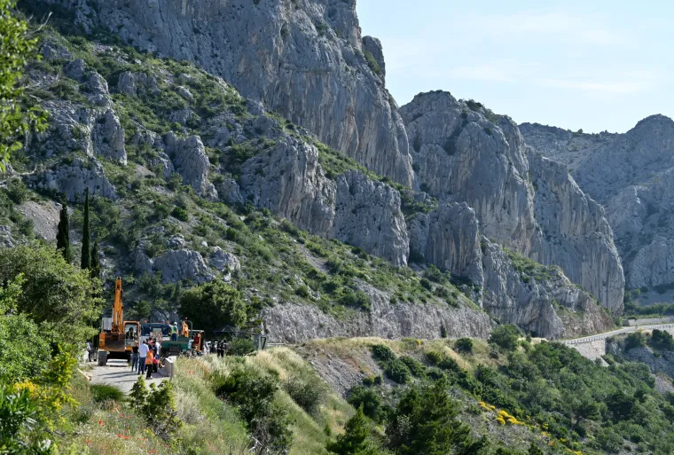 Stigla mašinerija na Vruju, počelo rušenje bespravnih objekata: 'Ostat će staro izletište na koje će svi moći doći'