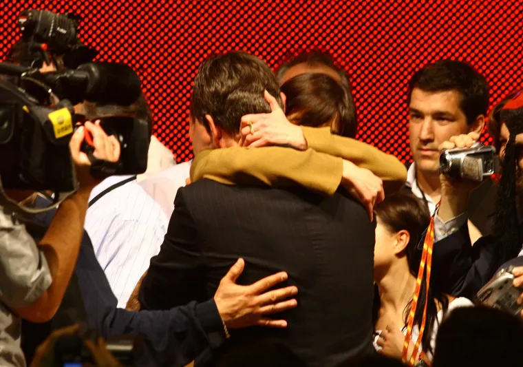 Prepoznajete li ovog zgodnog mladića? Potezao je pivo, kolegice ga ljubile, a pusu je dobio i od sada jednog pokojnika