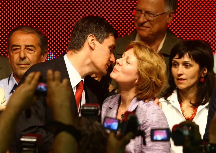 Prepoznajete li ovog zgodnog mladića? Potezao je pivo, kolegice ga ljubile, a pusu je dobio i od sada jednog pokojnika