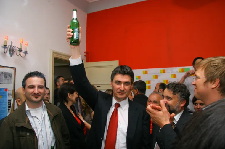 Mlad, vitak i nadobudan: Prije 16 godina Zoran Milanović postao je &scaron;ef SDP-a. Ovako se slavila pobjeda