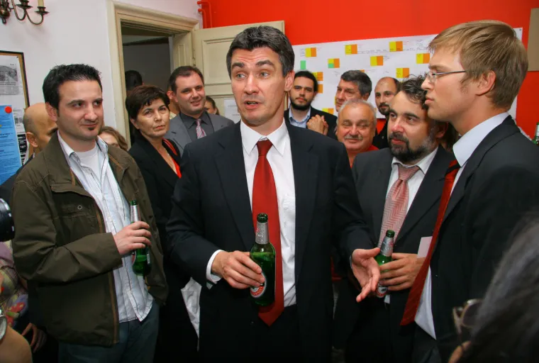 Mlad, vitak i nadobudan: Prije 16 godina Zoran Milanović postao je &scaron;ef SDP-a. Ovako se slavila pobjeda