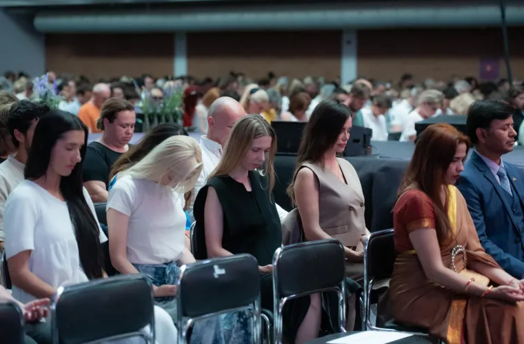 Indijski guru Sri Sri Ravi Shankar napunio Boćarski dom, a predavanje je pažljivo slu&scaron;ala i Severina