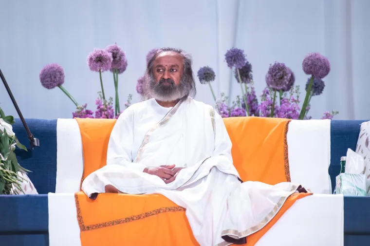 Indijski guru Sri Sri Ravi Shankar napunio Boćarski dom, a predavanje je pažljivo slu&scaron;ala i Severina