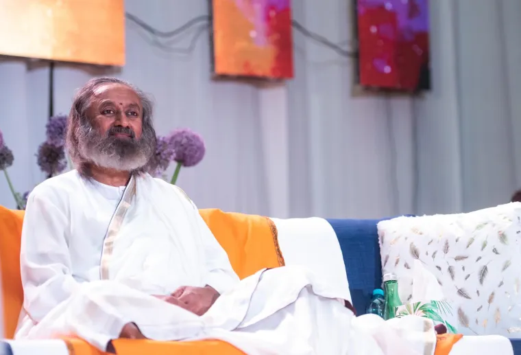 Indijski guru Sri Sri Ravi Shankar napunio Boćarski dom, a predavanje je pažljivo slu&scaron;ala i Severina