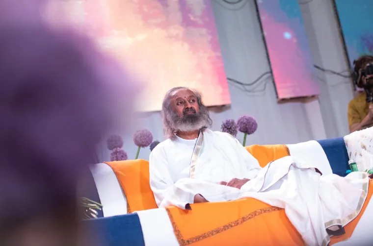 Indijski guru Sri Sri Ravi Shankar napunio Boćarski dom, a predavanje je pažljivo slu&scaron;ala i Severina