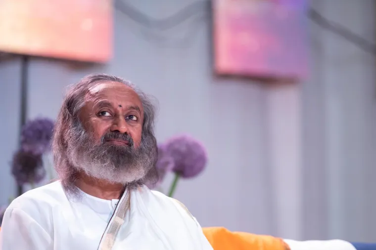Indijski guru Sri Sri Ravi Shankar napunio Boćarski dom, a predavanje je pažljivo slu&scaron;ala i Severina