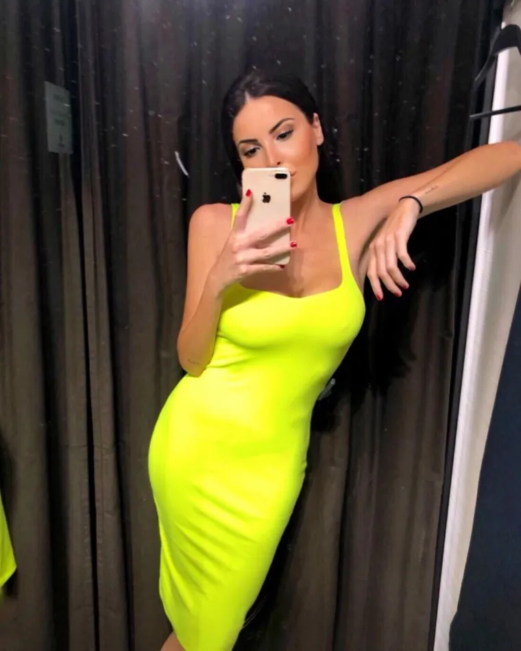 Dekolteom na izvol'te djevojka iz susjedstva rasplamsala ma&scaron;tu: 'Ljetno i vrlo provokativno izdanje'