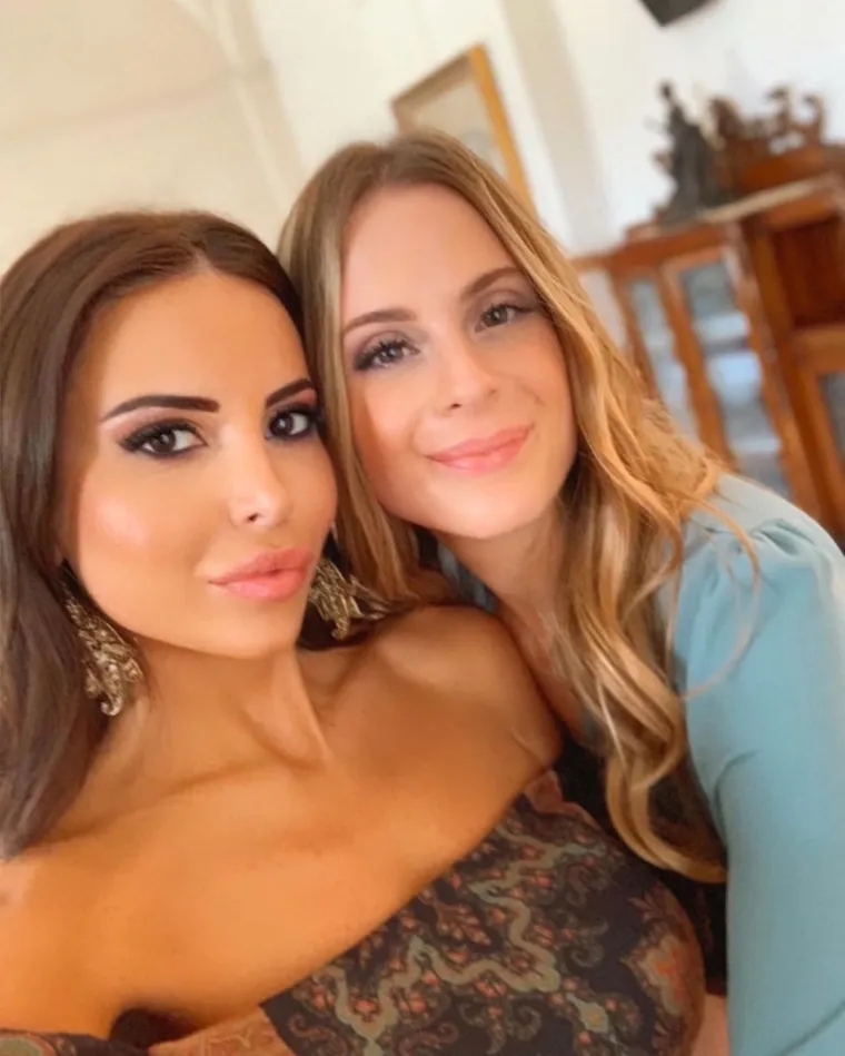 Dekolteom na izvol'te djevojka iz susjedstva rasplamsala ma&scaron;tu: 'Ljetno i vrlo provokativno izdanje'