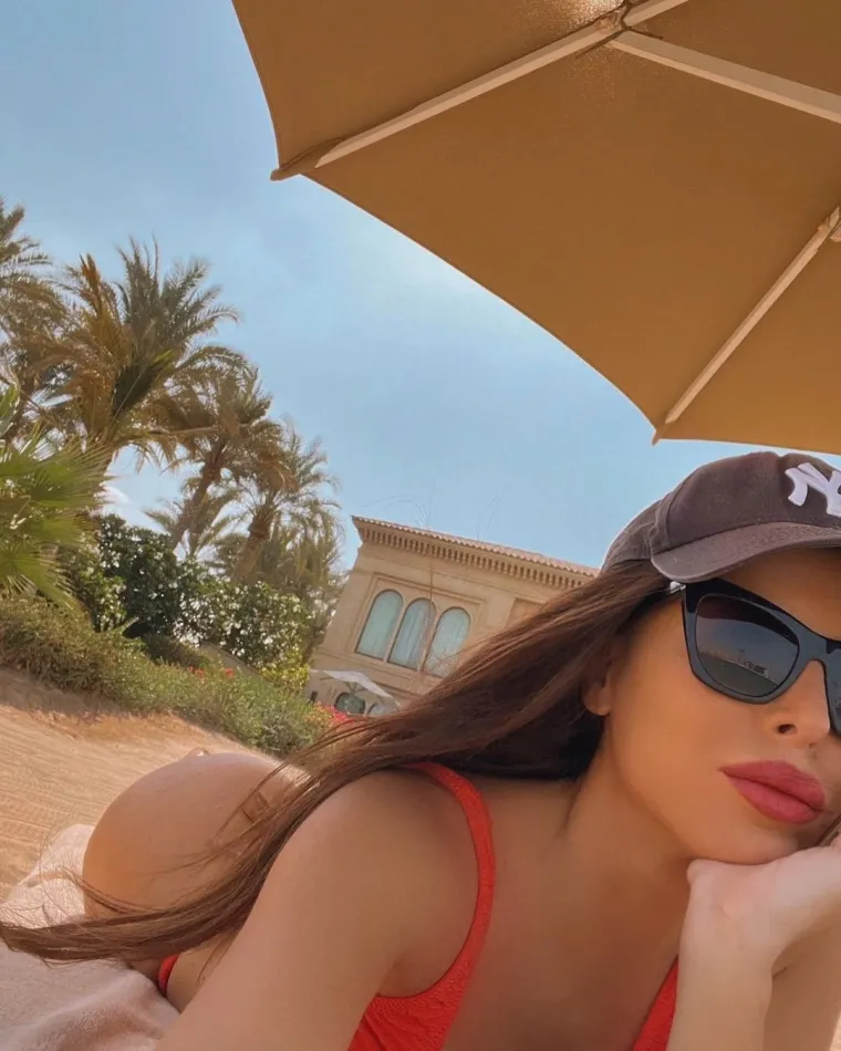 Dekolteom na izvol'te djevojka iz susjedstva rasplamsala ma&scaron;tu: 'Ljetno i vrlo provokativno izdanje'