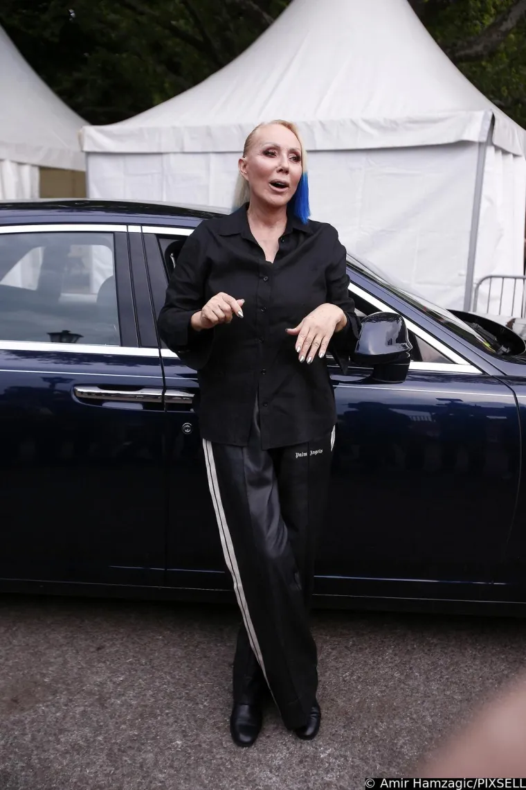 Da, ovo je Lepa Brena! Ex-Yu ikona u 63. isfurala prozirno, na bini se 'sukobila' s kolegicom, a fotografi zumirali - obline