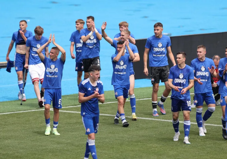 Jeste li primijetili &scaron;to su mladi dinamovci radili ispod sjeverne tribine? Naslov s njima slavila i legenda