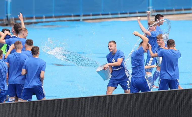 Jeste li primijetili &scaron;to su mladi dinamovci radili ispod sjeverne tribine? Naslov s njima slavila i legenda