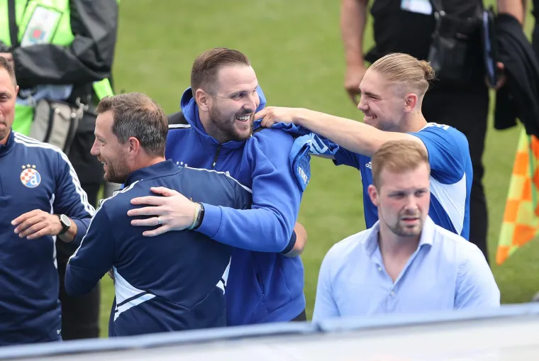 Jeste li primijetili &scaron;to su mladi dinamovci radili ispod sjeverne tribine? Naslov s njima slavila i legenda