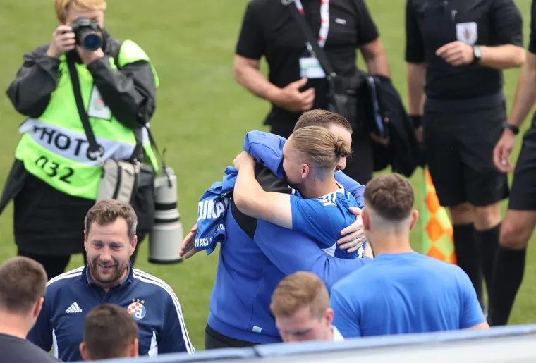 Jeste li primijetili &scaron;to su mladi dinamovci radili ispod sjeverne tribine? Naslov s njima slavila i legenda