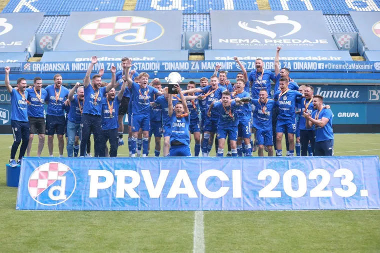 Pogledajte kako su juniori Dinama proslavili naslov prvaka u Maksimiru