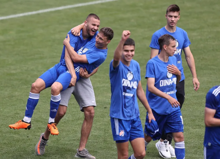 Pogledajte kako su juniori Dinama proslavili naslov prvaka u Maksimiru