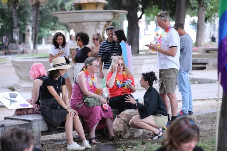 Pride u Splitu izmamio posebno žestoke natpise, selfije okidali Puljak i Ivošević: 'Homofobija je bolest, brz oporavak želim'