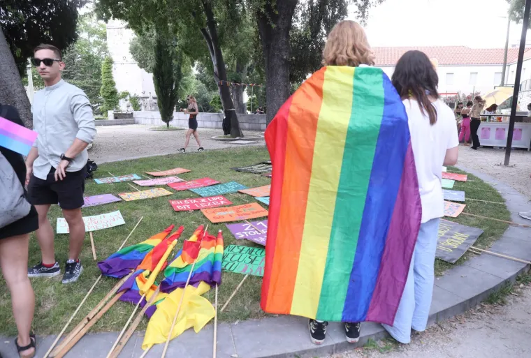 Pride u Splitu izmamio posebno žestoke natpise, selfije okidali Puljak i Ivošević: 'Homofobija je bolest, brz oporavak želim'