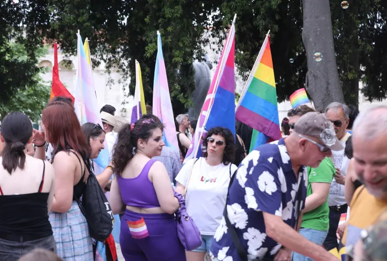 Pride u Splitu izmamio posebno žestoke natpise, selfije okidali Puljak i Ivo&scaron;ević: 'Homofobija je bolest, brz oporavak želim'