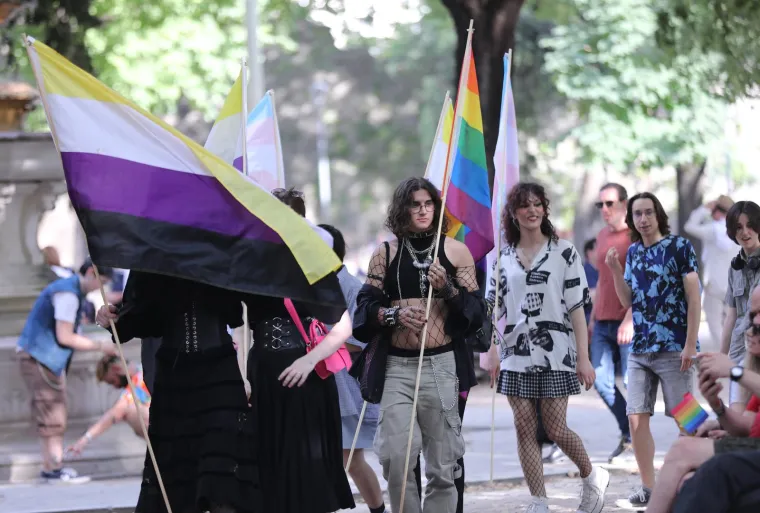 Pride u Splitu izmamio posebno žestoke natpise, selfije okidali Puljak i Ivo&scaron;ević: 'Homofobija je bolest, brz oporavak želim'