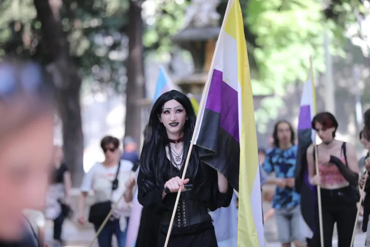 Pride u Splitu izmamio posebno žestoke natpise, selfije okidali Puljak i Ivo&scaron;ević: 'Homofobija je bolest, brz oporavak želim'