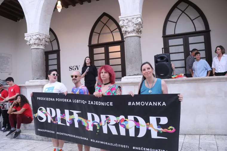 Osmijeh od uha do uha, selfiji s građanima... Pogledajte kako se Puljak proveo na Split Prideu!