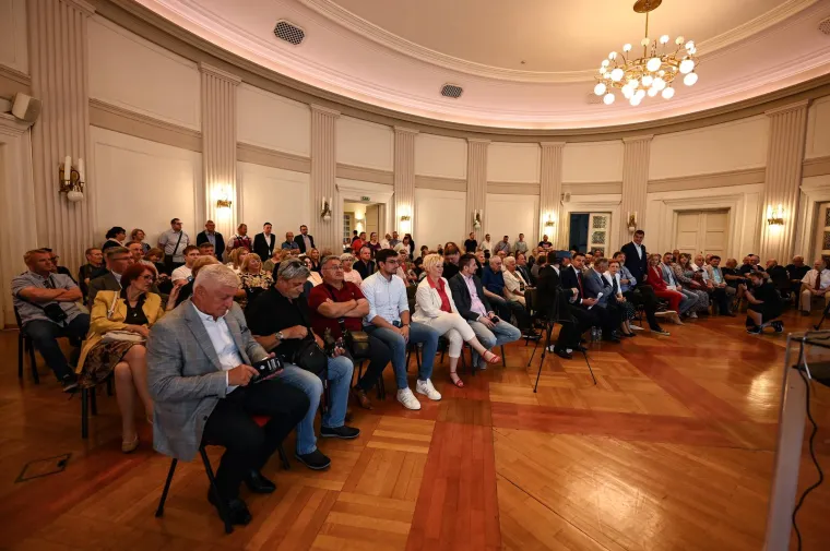 Sve aktivniji u politici: Na osnivačkom saboru Socijaldemokrata pojavilo se jedno poznato sportsko lice